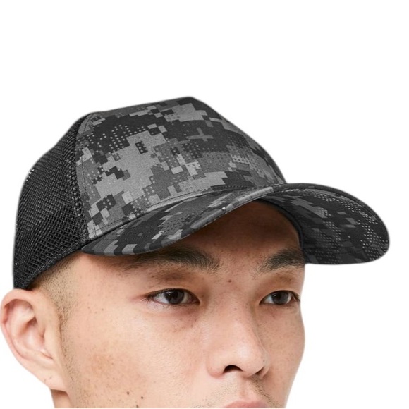 Lululemon Commission Hat - Picture 2 of 8